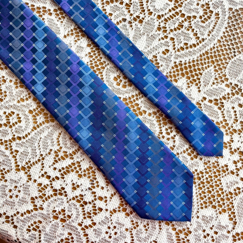 Kenneth Cole Reaction Mens Blue Purple Geometric Modern 100% Silk Necktie